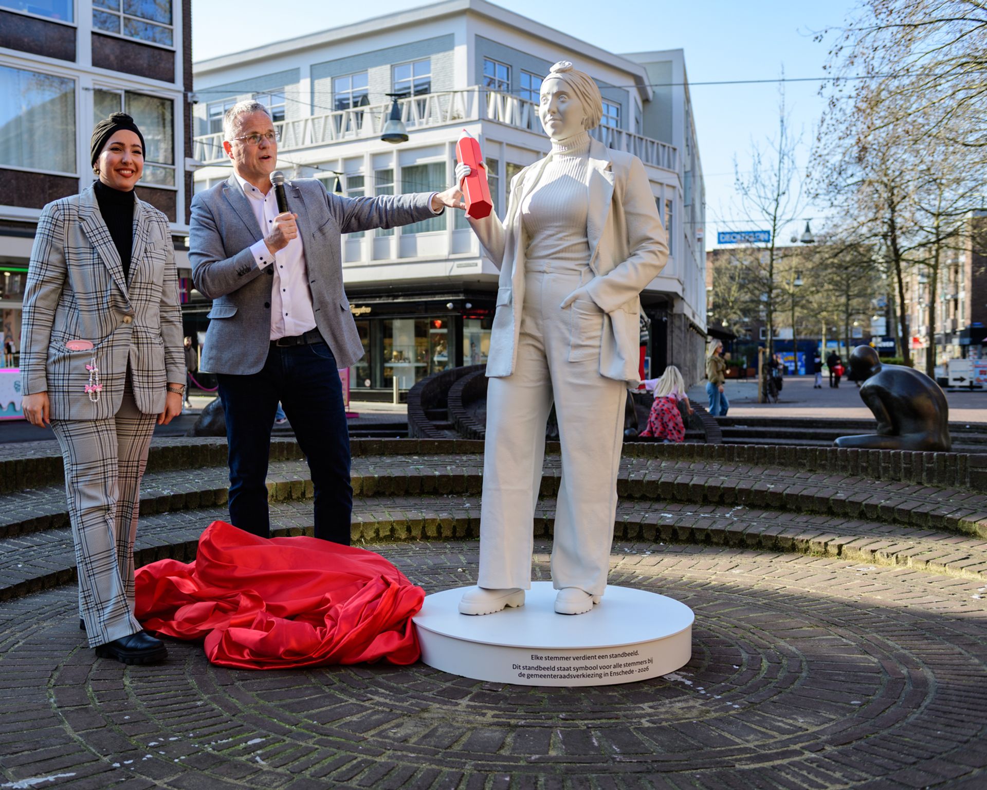 Elke stemmer verdient een standbeeld